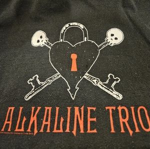 Vintage Alkaline Trio Heart Lock Skull Keys Cinder Block T-Shirt Adult Small